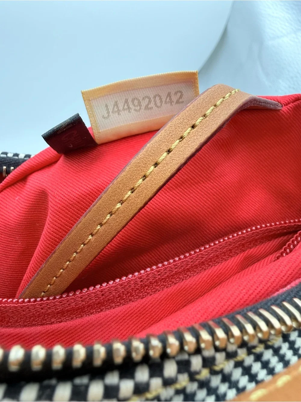 Dooney & Bourke women’s Birdseye East west Hobo shoulder bag fabric & leather - Picture 9 of 10